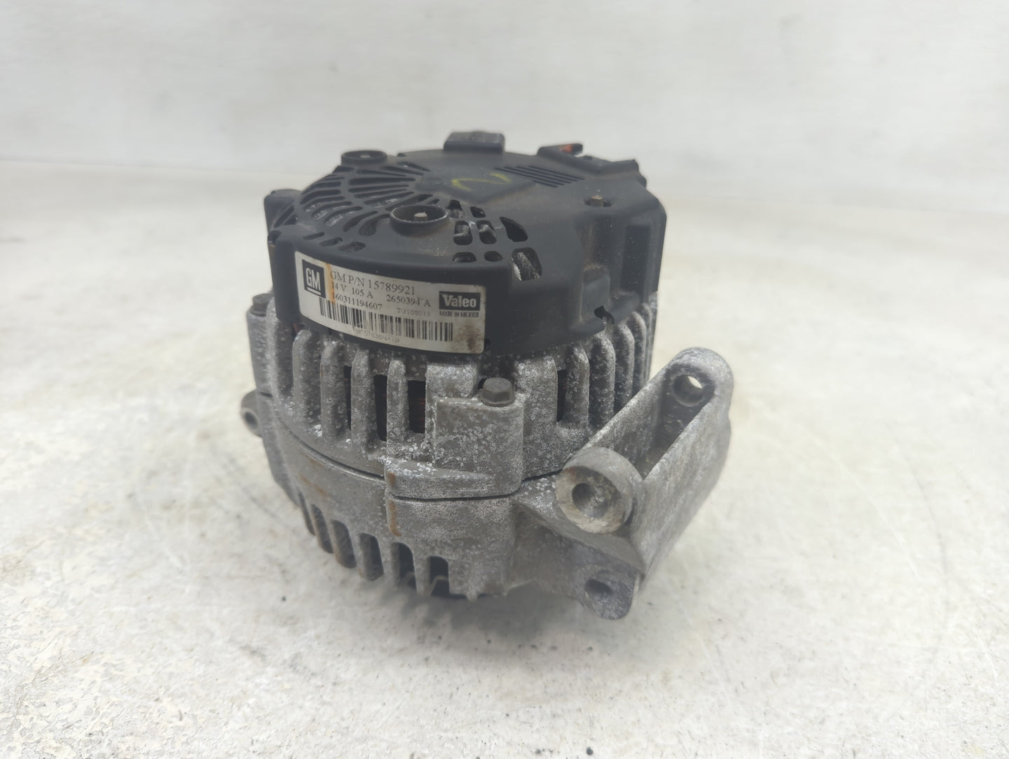 2004-2005 Chevrolet Malibu Alternator Replacement Generator Charging Assembly Engine OEM P/N:15789921 Fits OEM Used Auto Par