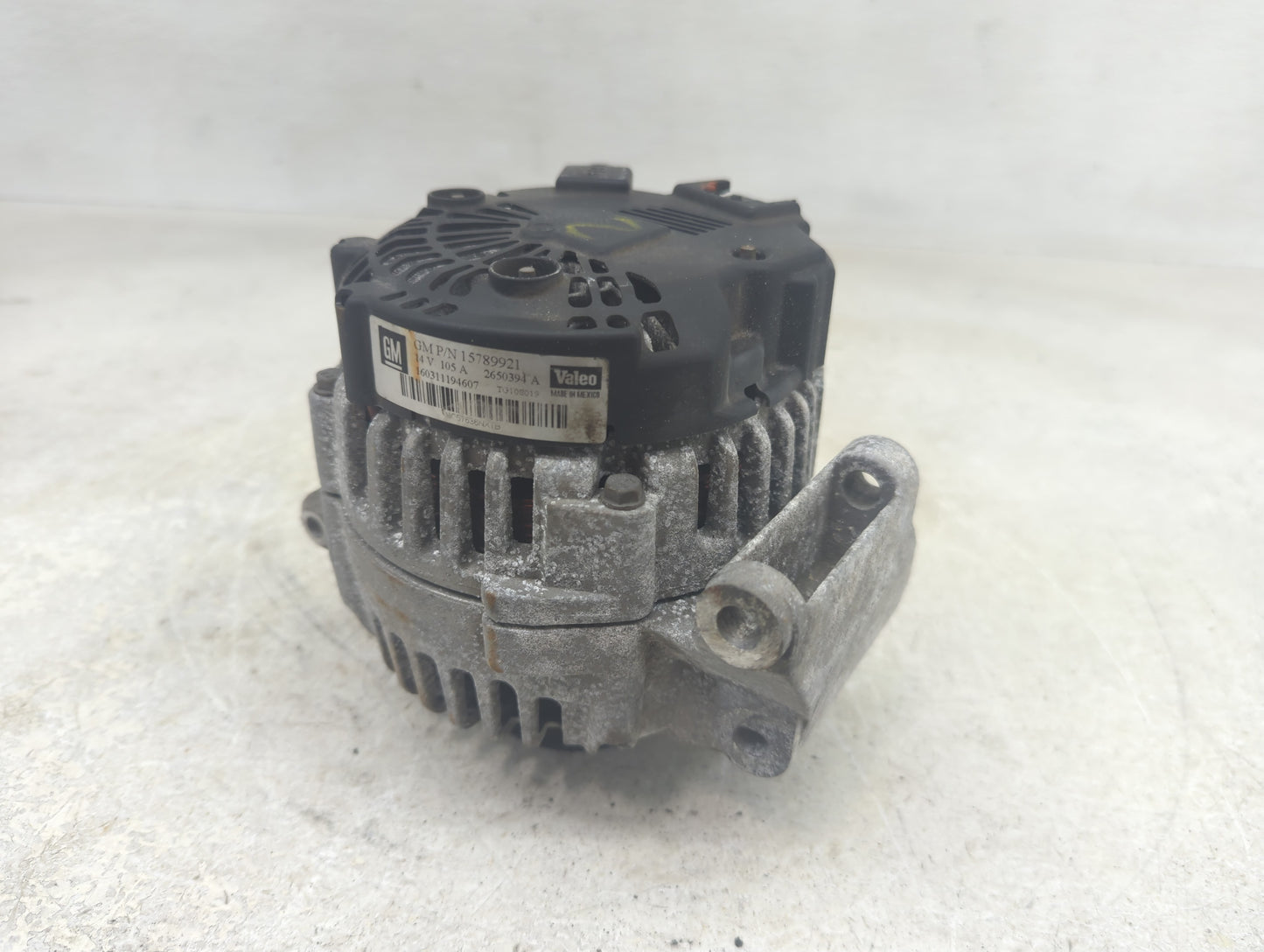 2004-2005 Chevrolet Malibu Alternator Replacement Generator Charging Assembly Engine OEM P/N:15789921 Fits OEM Used Auto Par