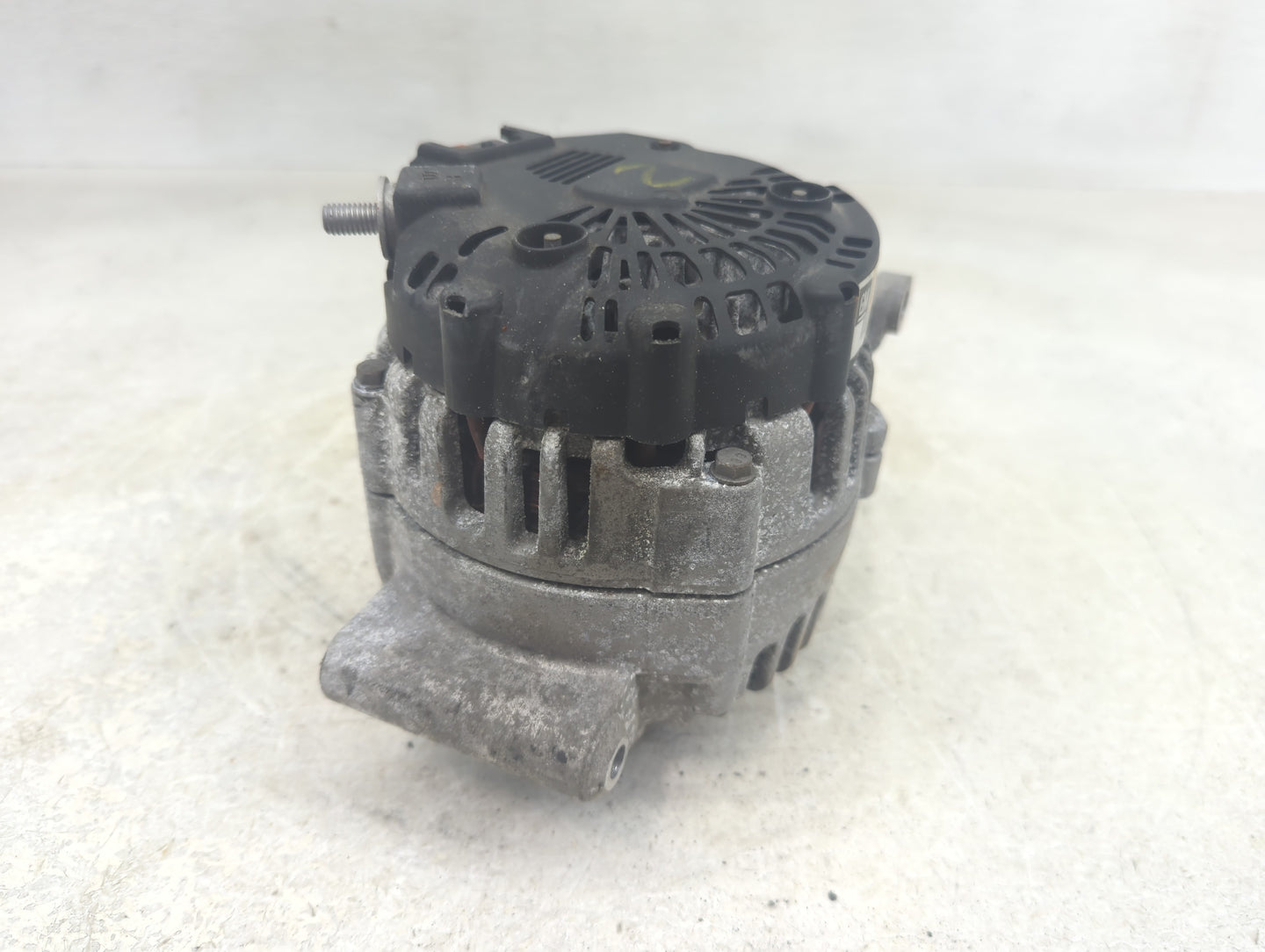 2004-2005 Chevrolet Malibu Alternator Replacement Generator Charging Assembly Engine OEM P/N:15789921 Fits OEM Used Auto Par