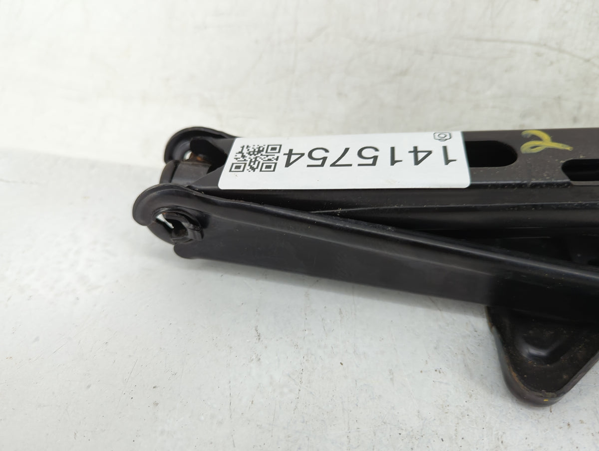 2005 Chevrolet Malibu Spare Scissor Car Jack 1415754 - Oemusedautoparts1.com