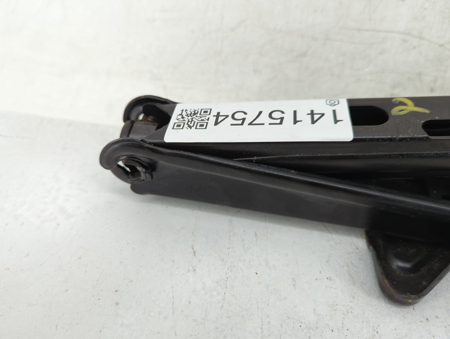 2005 Chevrolet Malibu Spare Scissor Car Jack 1415754 - Oemusedautoparts1.com