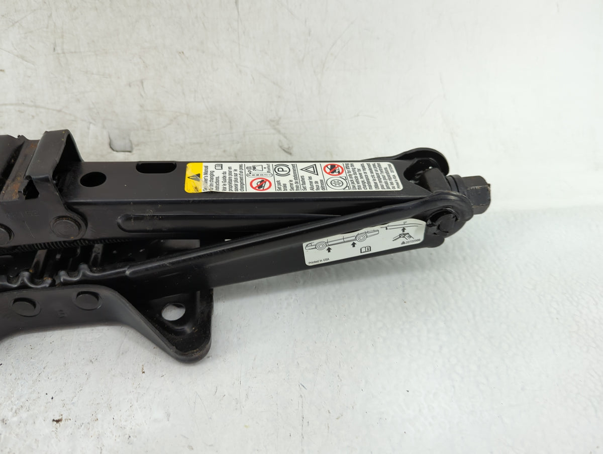 2005 Chevrolet Malibu Spare Scissor Car Jack 1415754 - Oemusedautoparts1.com