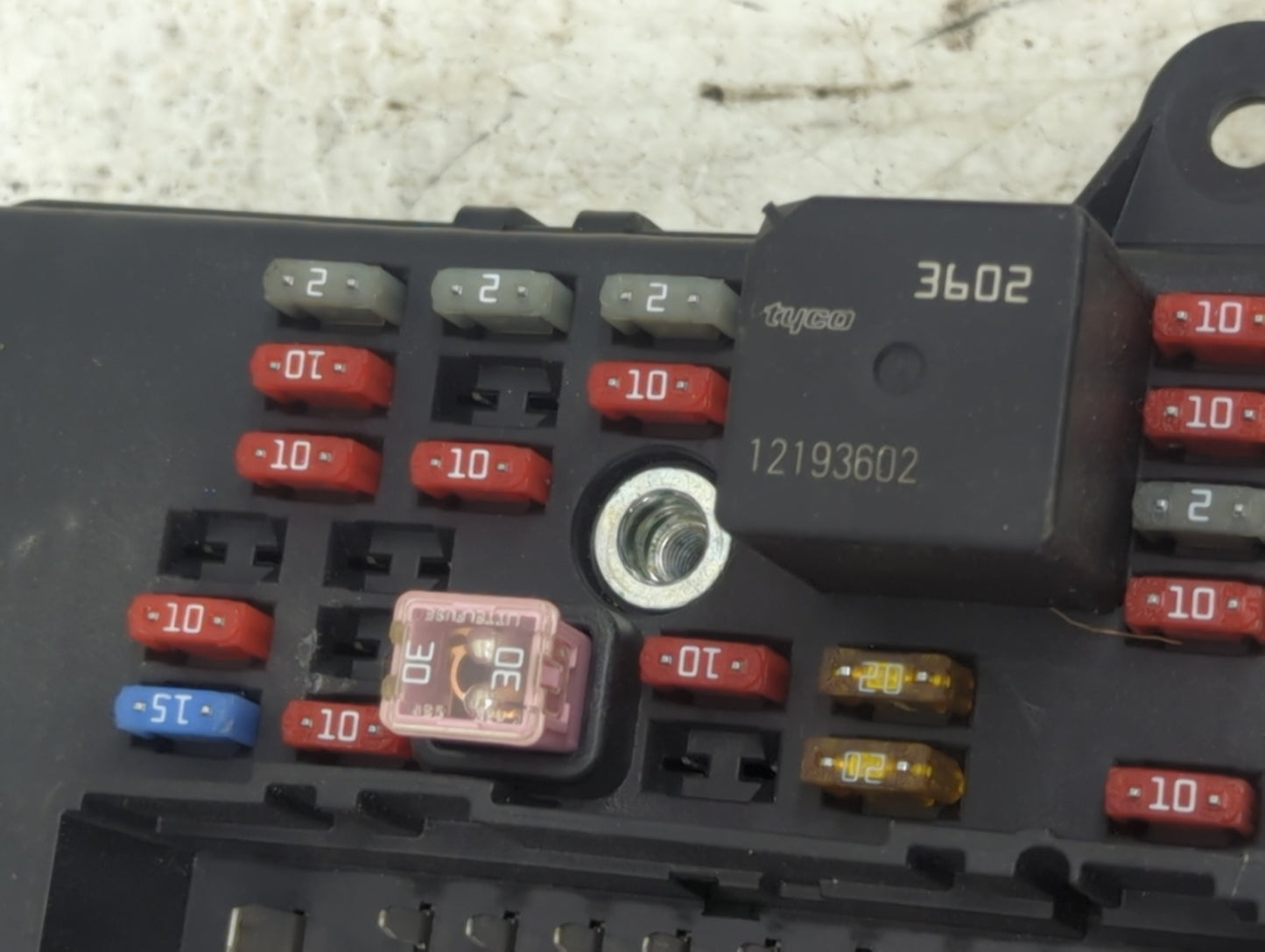 2000-2005 Chevrolet Malibu Fusebox Fuse Box Panel Relay Module P/N:21001234 10355512 Fits Fits 2000 2001 2002 2003 2004 2005