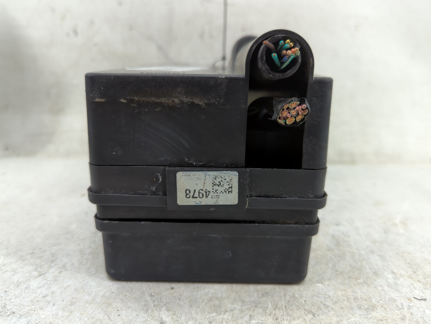 2005 Chevrolet Malibu Fusebox Fuse Box Panel Relay Module Fits OEM Used Auto Parts - Oemusedautoparts1.com