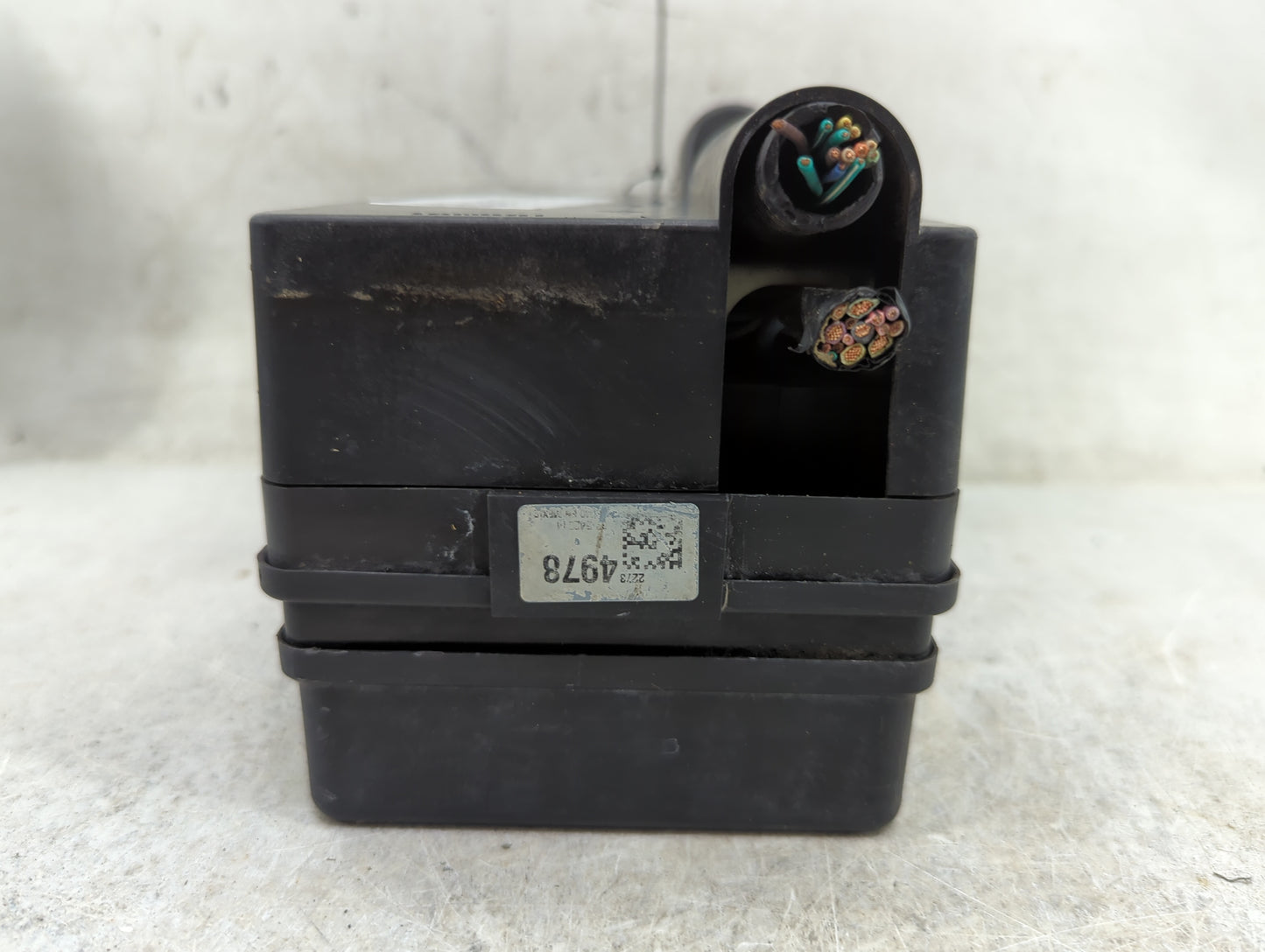 2005 Chevrolet Malibu Fusebox Fuse Box Panel Relay Module Fits OEM Used Auto Parts - Oemusedautoparts1.com