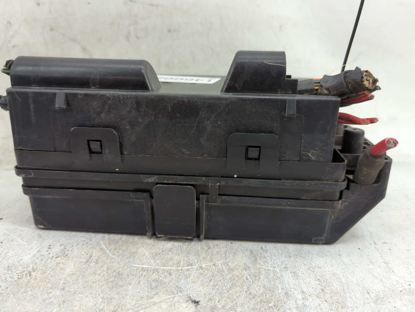 2005 Chevrolet Malibu Fusebox Fuse Box Panel Relay Module Fits OEM Used Auto Parts - Oemusedautoparts1.com