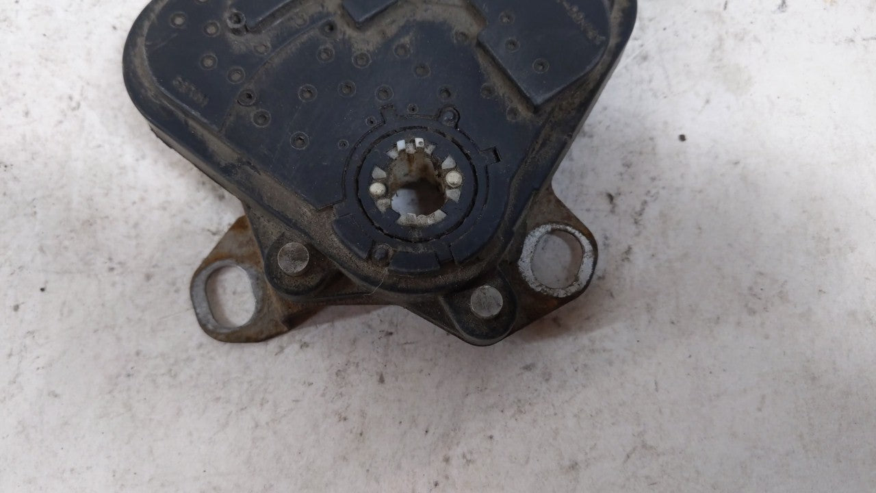 2005 Chevrolet Malibu Chassis Control Module Ccm Bcm Body Control - Oemusedautoparts1.com