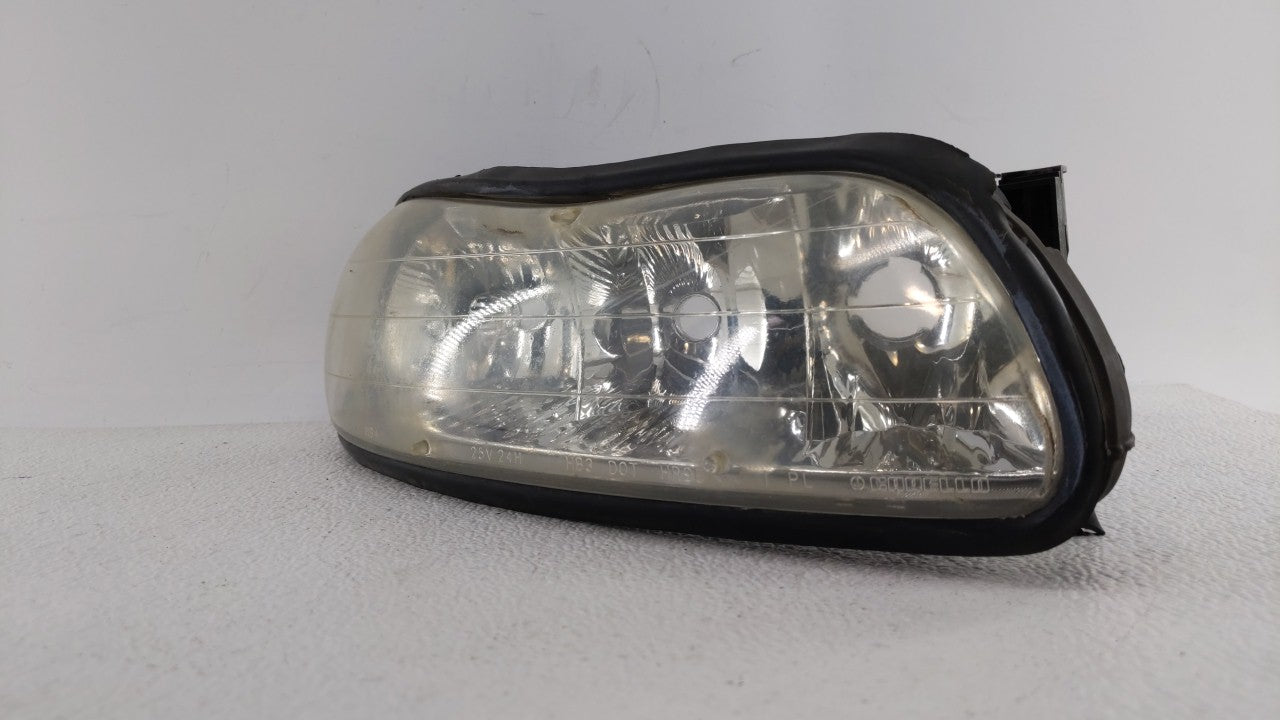 1997-2005 Chevrolet Malibu Passenger Right Oem Head Light Headlight Lamp - Oemusedautoparts1.com