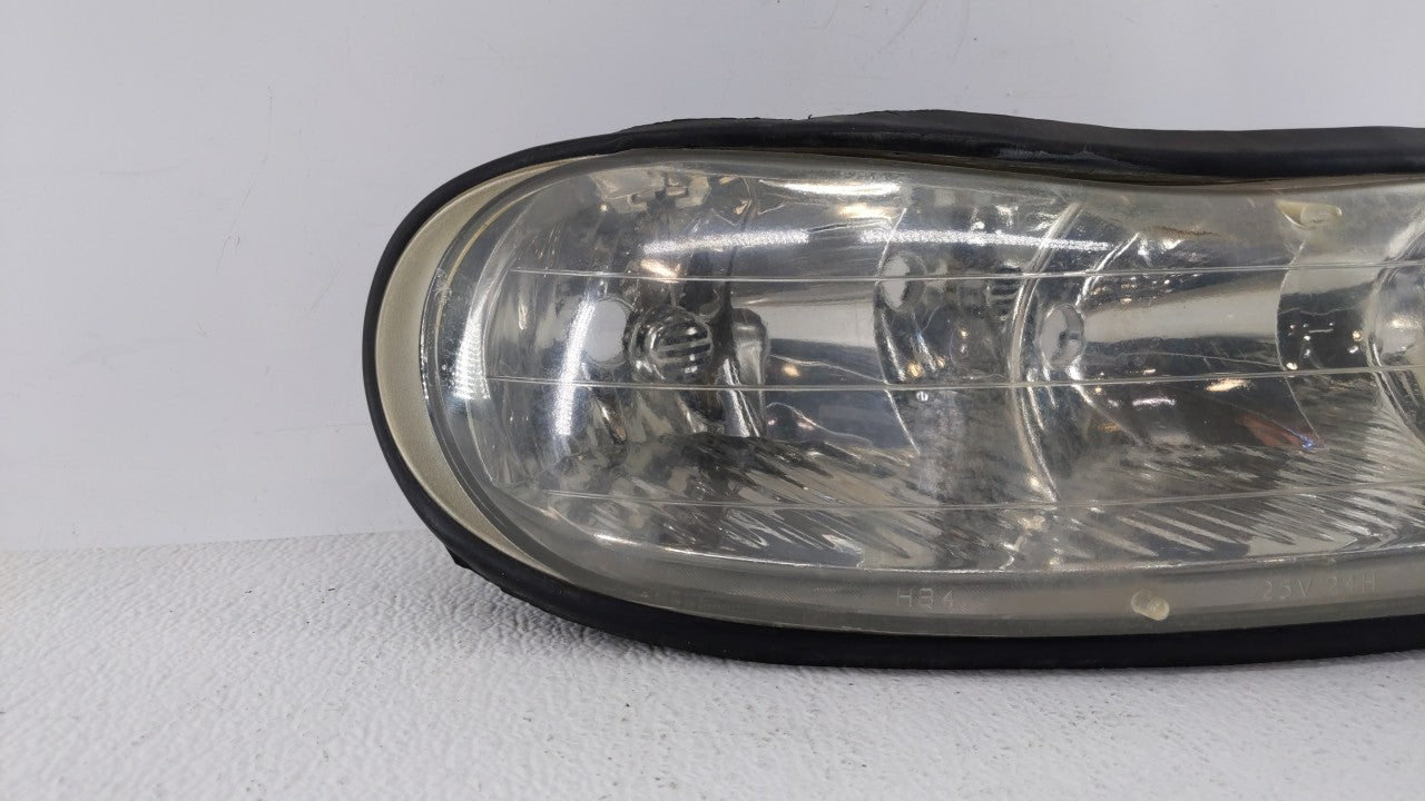 1997-2005 Chevrolet Malibu Passenger Right Oem Head Light Headlight Lamp - Oemusedautoparts1.com