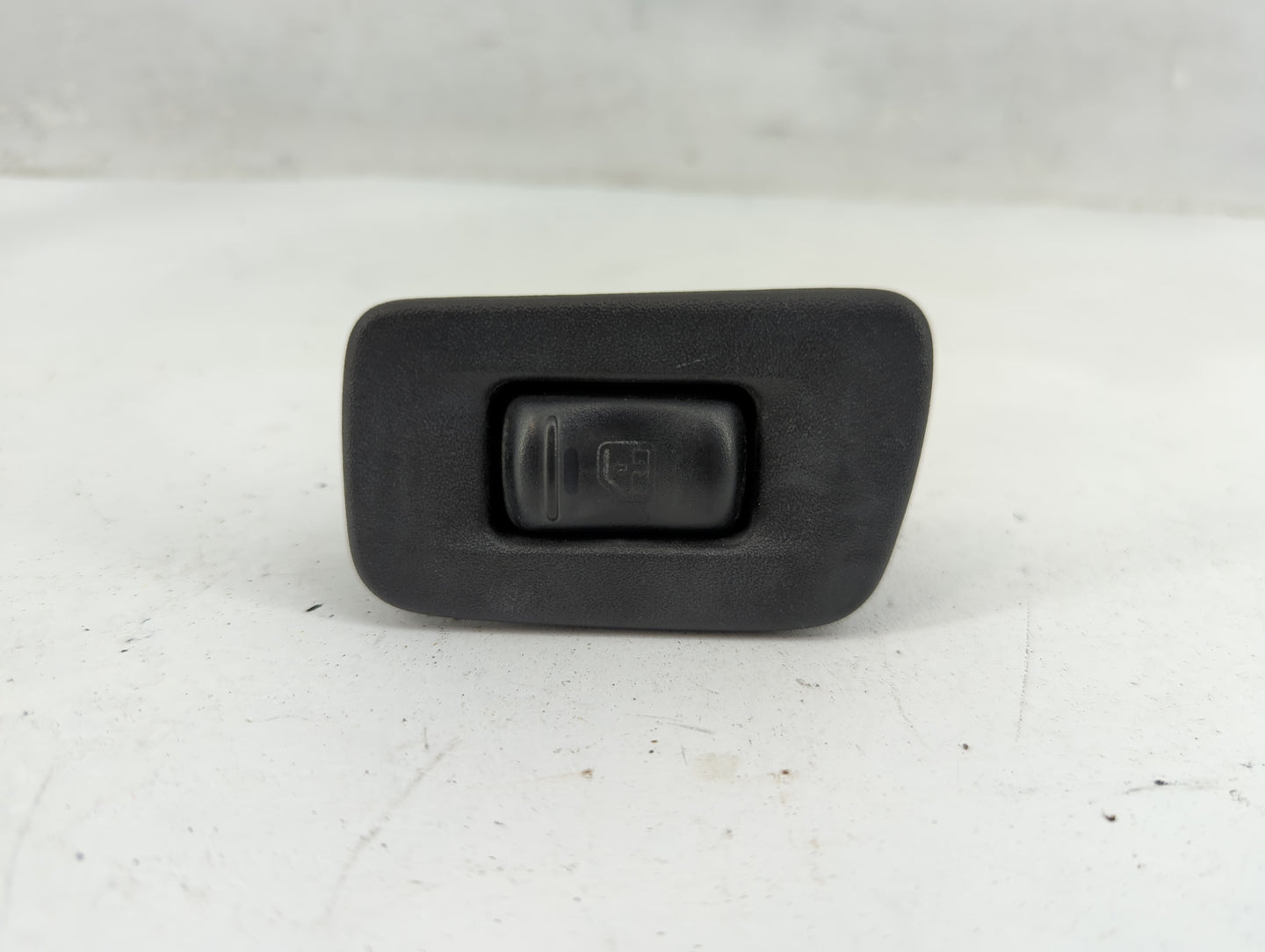2000-2005 Chevrolet Malibu Master Power Window Switch Replacement Driver Side Left P/N:22610488 Fits OEM Used Auto Parts - O
