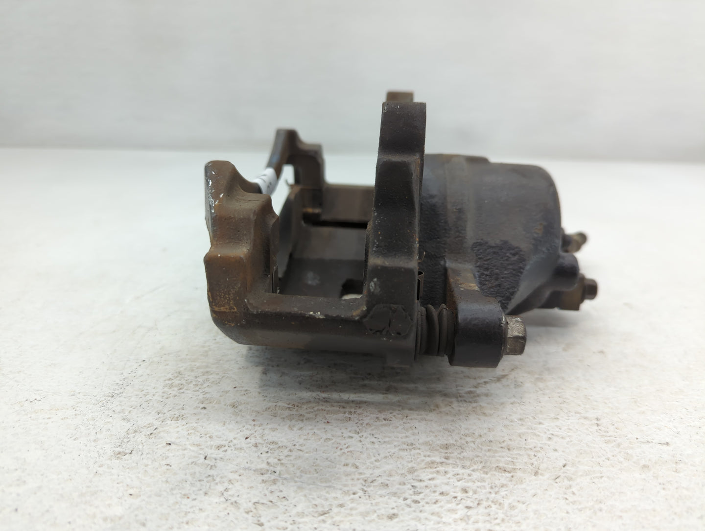 2000-2005 Chevrolet Monte Carlo Front Driver Left Brake Caliper - Oemusedautoparts1.com