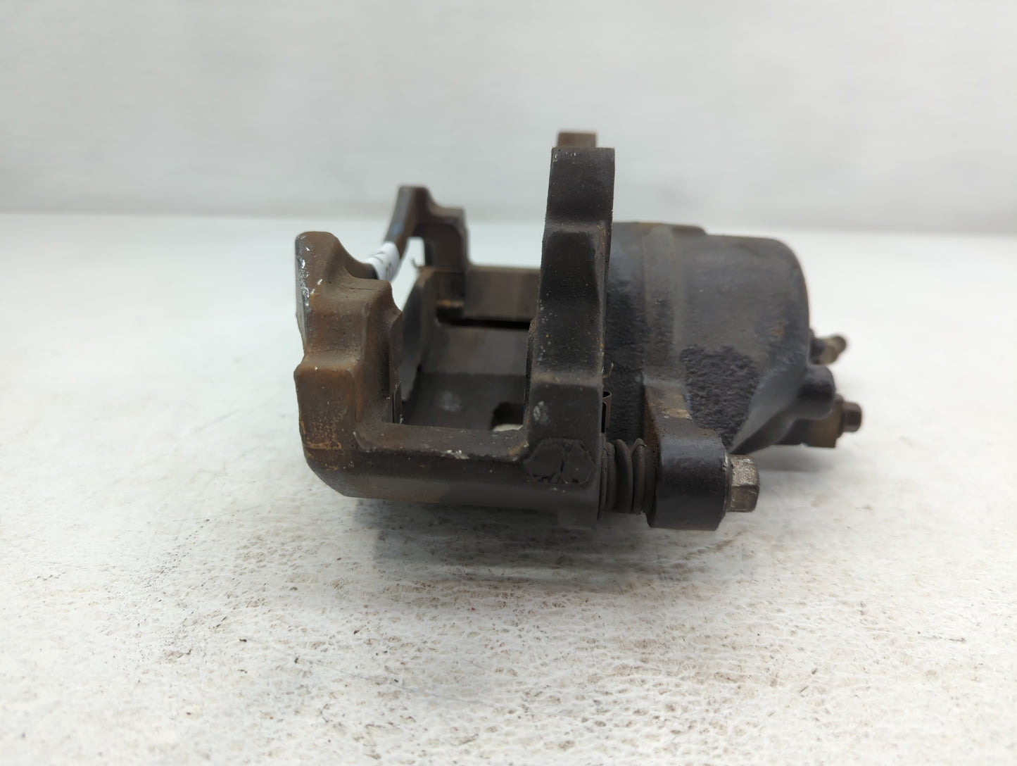 2000-2005 Chevrolet Monte Carlo Front Driver Left Brake Caliper - Oemusedautoparts1.com