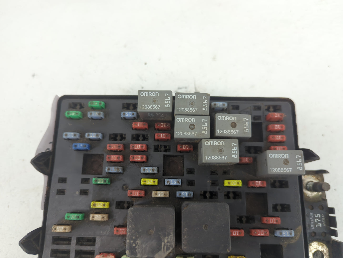 2003-2005 Chevrolet Silverado Fusebox Fuse Box Panel Relay Module P/N:15177120-01 Fits Fits 2003 2004 2005 2006 OEM Used Aut