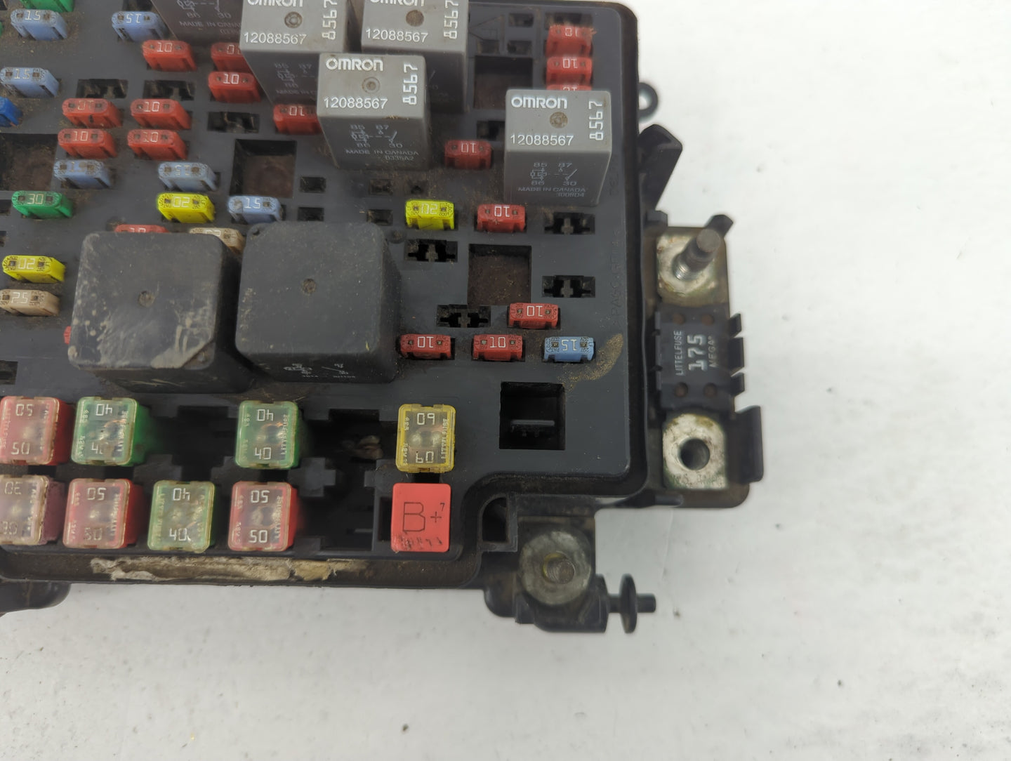2003-2005 Chevrolet Silverado Fusebox Fuse Box Panel Relay Module P/N:15177120-01 Fits Fits 2003 2004 2005 2006 OEM Used Aut