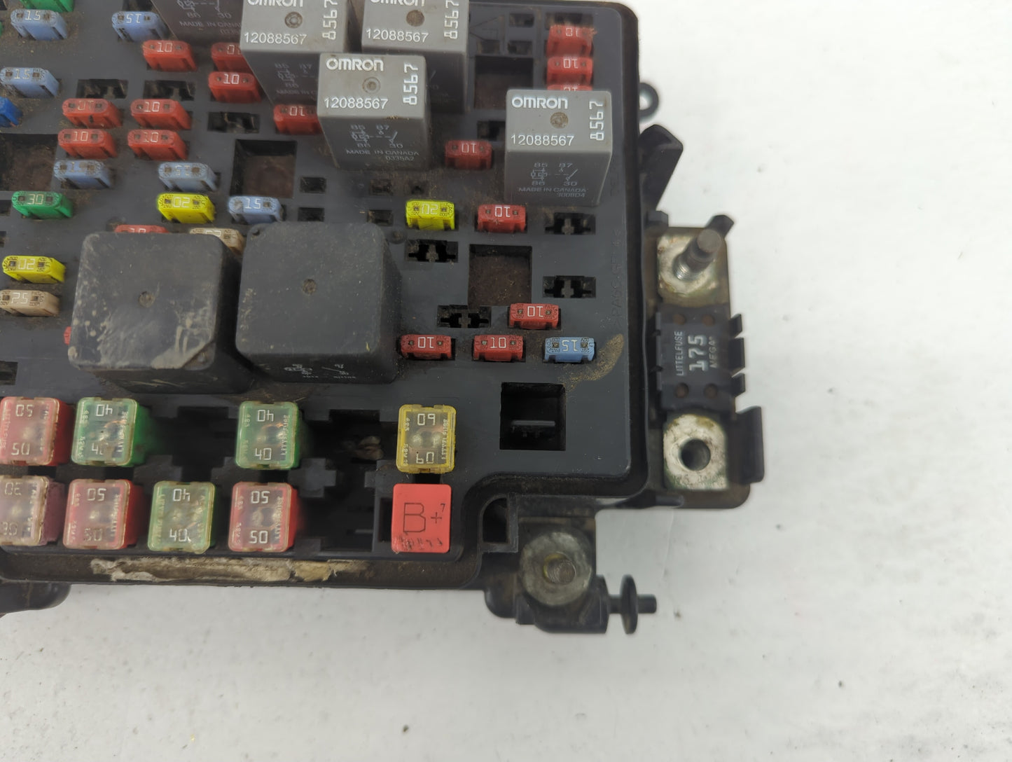 2003-2005 Chevrolet Silverado Fusebox Fuse Box Panel Relay Module P/N:15177120-01 Fits Fits 2003 2004 2005 2006 OEM Used Aut