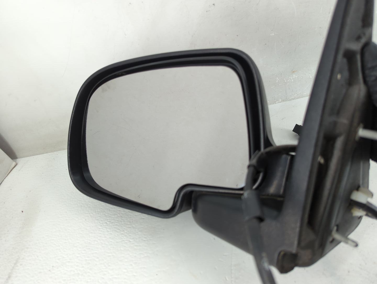 2003-2007 Chevrolet Silverado 1500 Side Mirror Replacement Driver Left View Door Mirror P/N:15181187 Fits OEM Used Auto Part