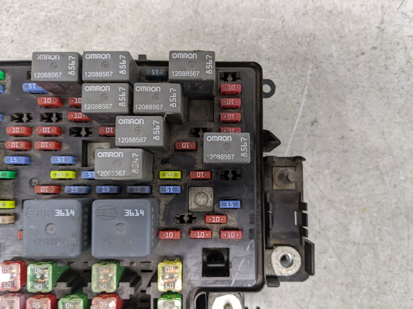 2003-2005 Chevrolet Silverado 1500 Fusebox Fuse Box Panel Relay Module P/N:15177117-01 Fits Fits 2003 2004 2005 2006 OEM Use