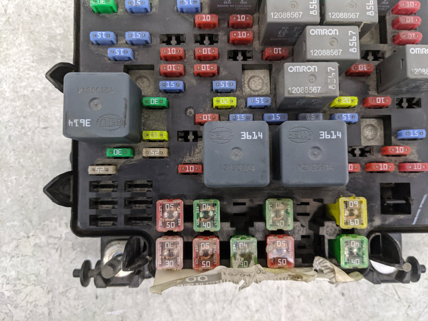 2003-2005 Chevrolet Silverado 1500 Fusebox Fuse Box Panel Relay Module P/N:15177117-01 Fits Fits 2003 2004 2005 2006 OEM Use