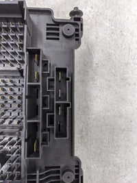 2003-2005 Chevrolet Silverado 1500 Fusebox Fuse Box Panel Relay Module P/N:15177117-01 Fits Fits 2003 2004 2005 2006 OEM Use