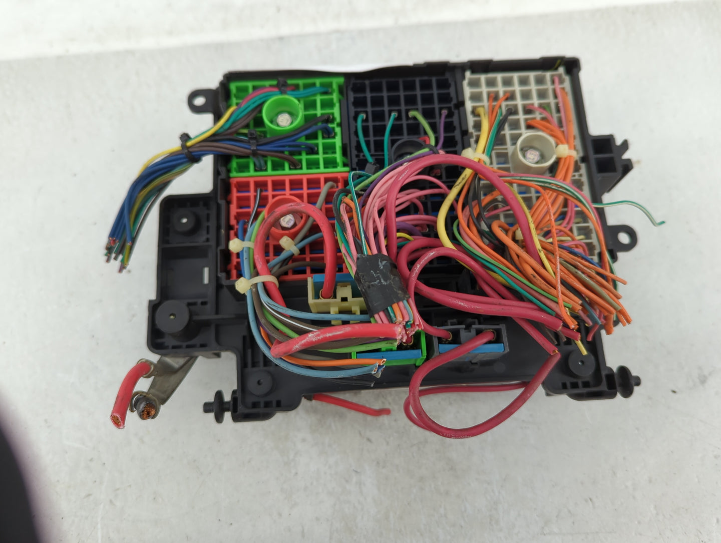 2003-2005 Chevrolet Silverado 1500 Fusebox Fuse Box Panel Relay Module P/N:15115615-02 Fits Fits 2003 2004 2005 2006 OEM Use