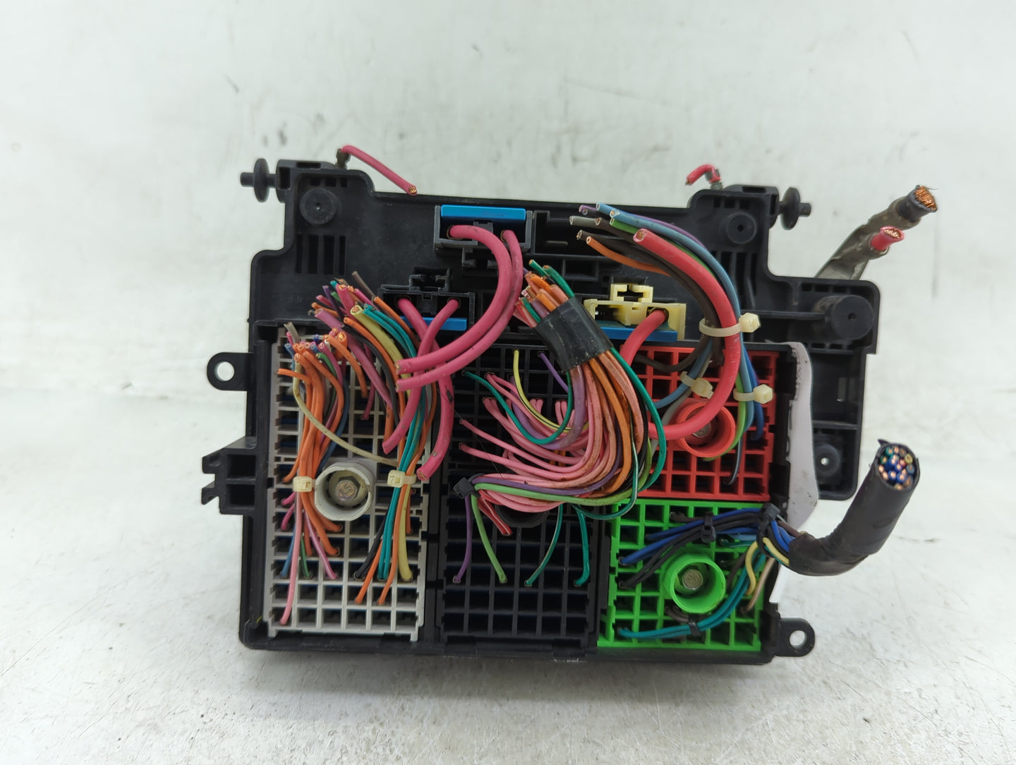 2003-2005 Chevrolet Silverado 1500 Fusebox Fuse Box Panel Relay Module P/N:15115615-02 Fits Fits 2003 2004 2005 2006 OEM Use