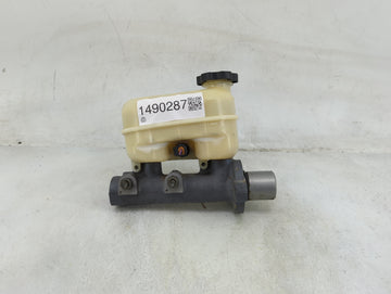 2005-2007 Chevrolet Silverado 1500 Brake Master Cylinder 1490287 - Oemusedautoparts1.com