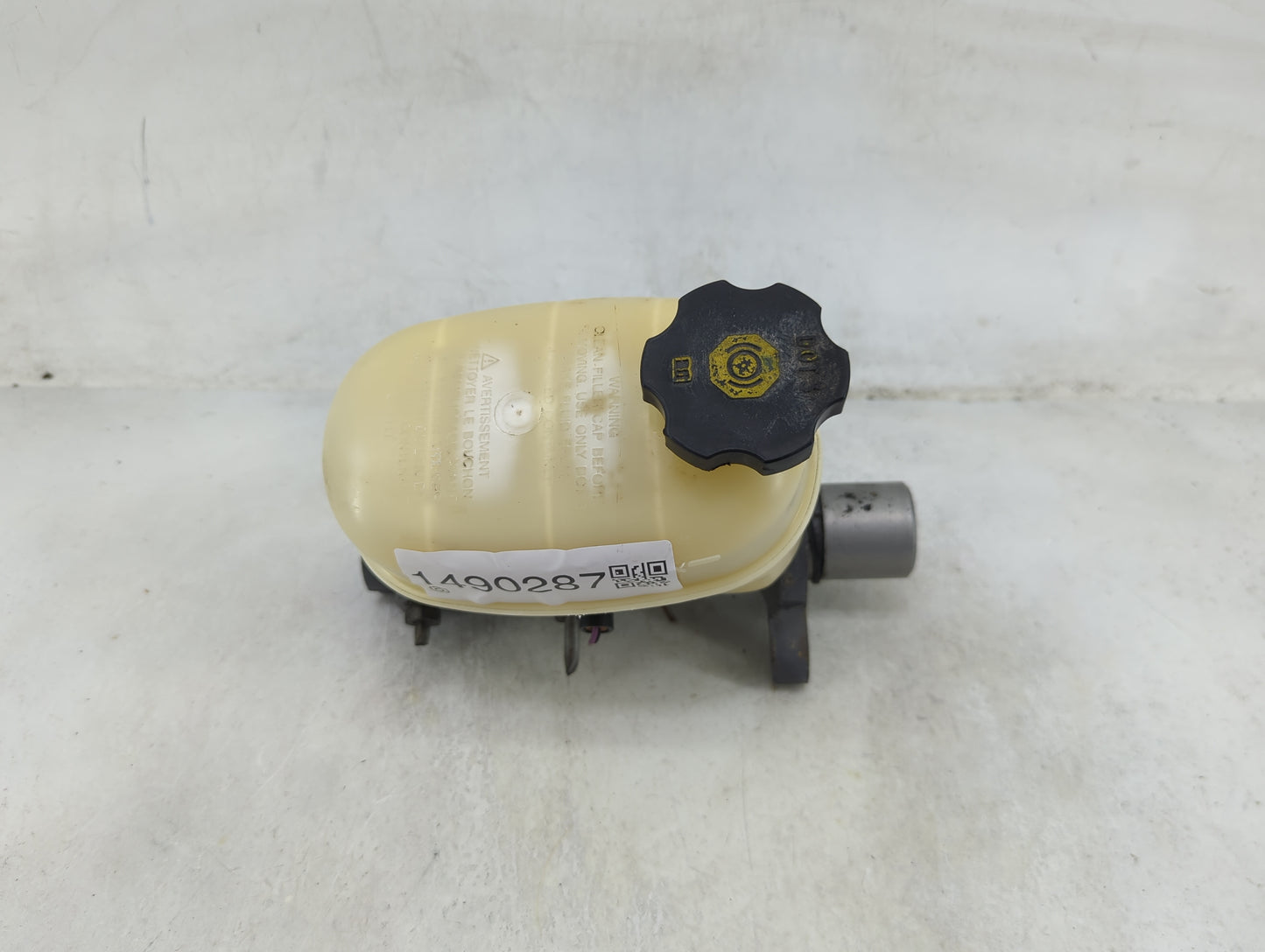 2005-2007 Chevrolet Silverado 1500 Brake Master Cylinder 1490287 - Oemusedautoparts1.com