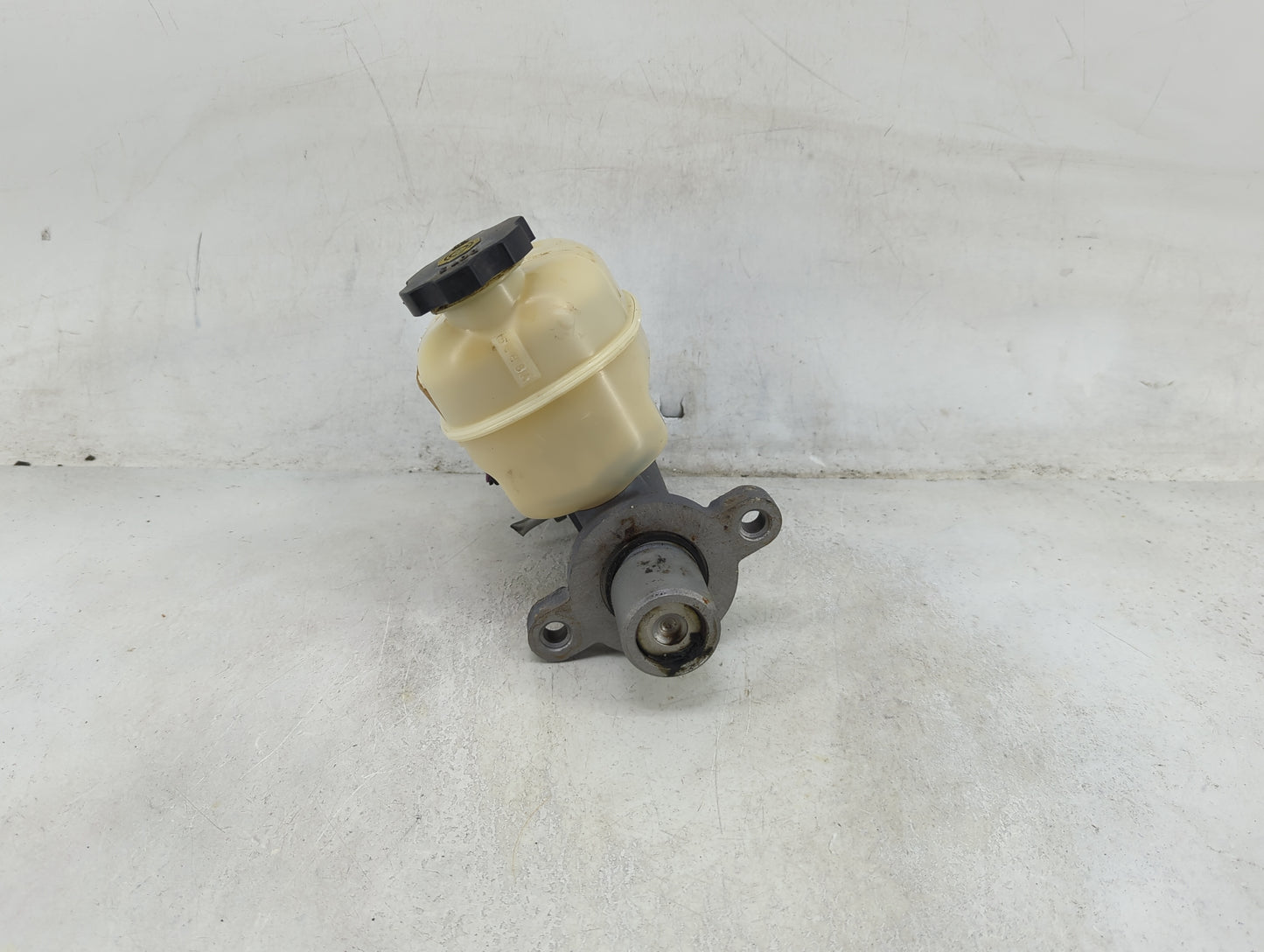 2005-2007 Chevrolet Silverado 1500 Brake Master Cylinder 1490287 - Oemusedautoparts1.com