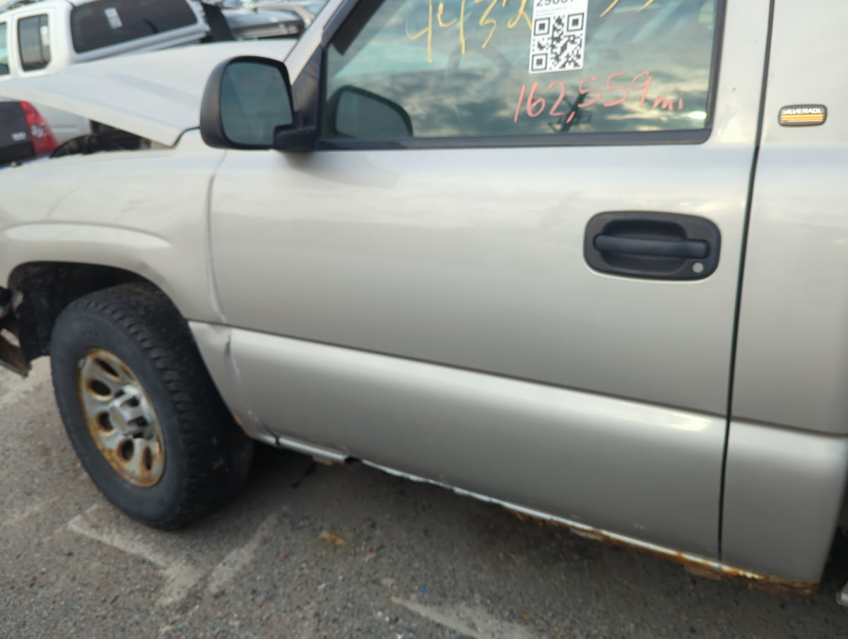 1999-2007 Chevrolet Silverado 1500 Driver Front Door Oem 5018322 - Oemusedautoparts1.com