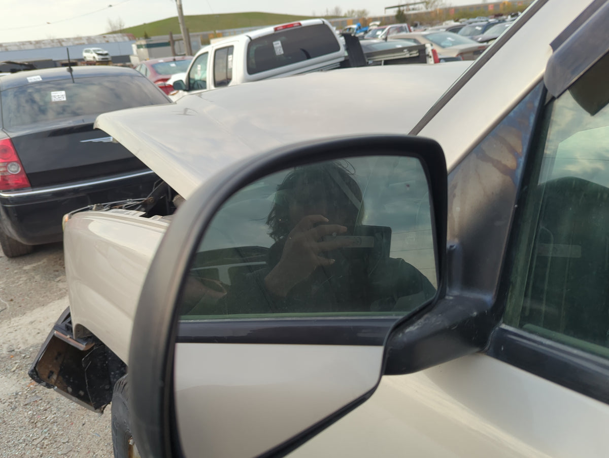1999-2007 Chevrolet Silverado 1500 Driver Side View Mirror - Left Door Mirror OEM Used - Oemusedautoparts1.com