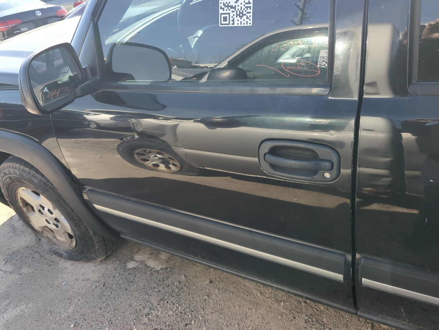 1999-2007 Chevrolet Silverado 1500 Driver Front Door Oem - Oemusedautoparts1.com