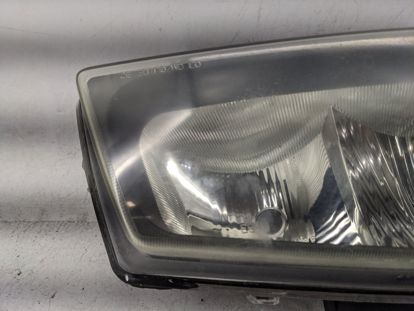 2005 Silverado 1500 Passenger Right Oem Head Light Headlight Lamp - Oemusedautoparts1.com