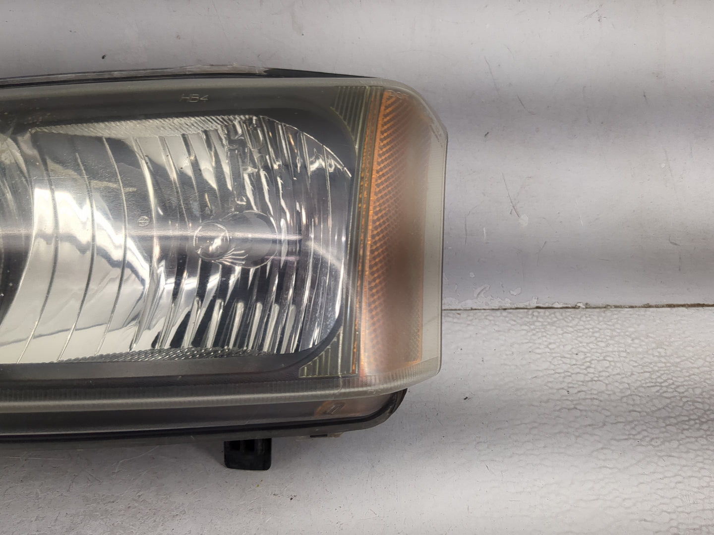 2005 Chevrolet Silverado 1500 Driver Left Oem Head Light Headlight Lamp 5031179 - Oemusedautoparts1.com