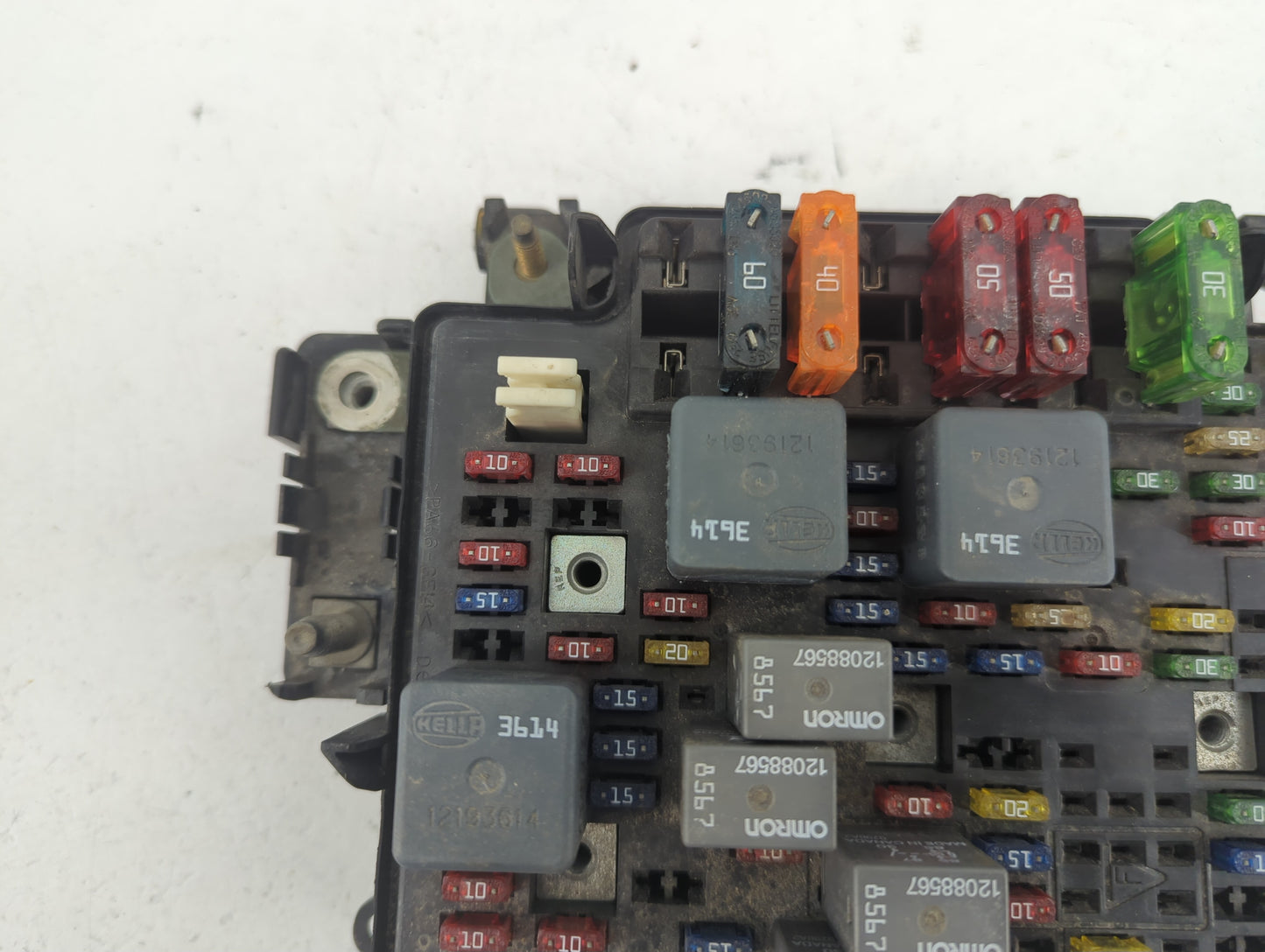 2003-2005 Chevrolet Silverado 2500 Fusebox Fuse Box Panel Relay Module P/N:15328806-05 Fits Fits 2003 2004 2005 2006 OEM Use