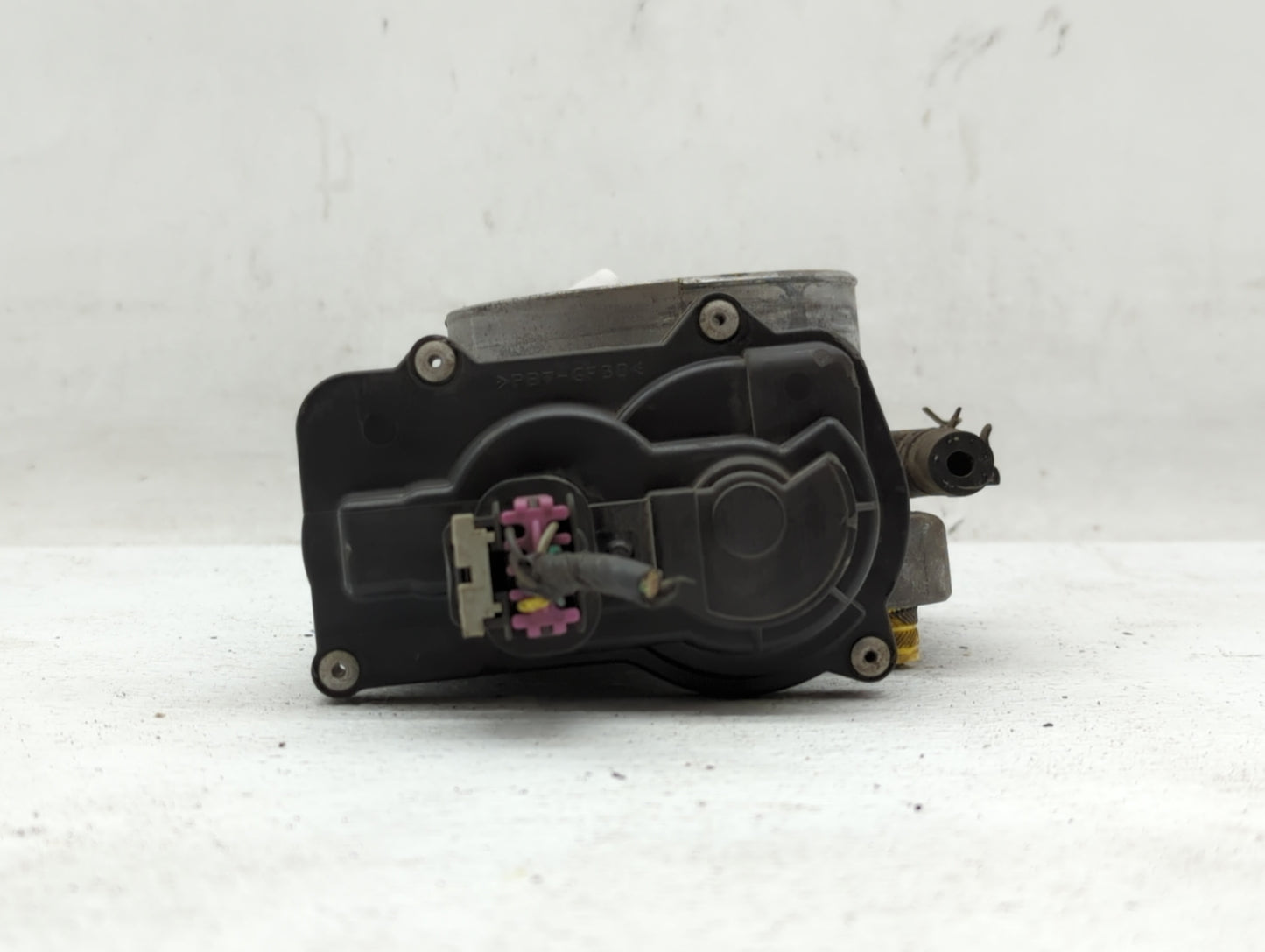 2003-2004 Chevrolet Silverado 2500 Throttle Body P/N:1257080 Fits Fits 2003 2004 2005 2006 2007 OEM Used Auto Parts - Oemuse