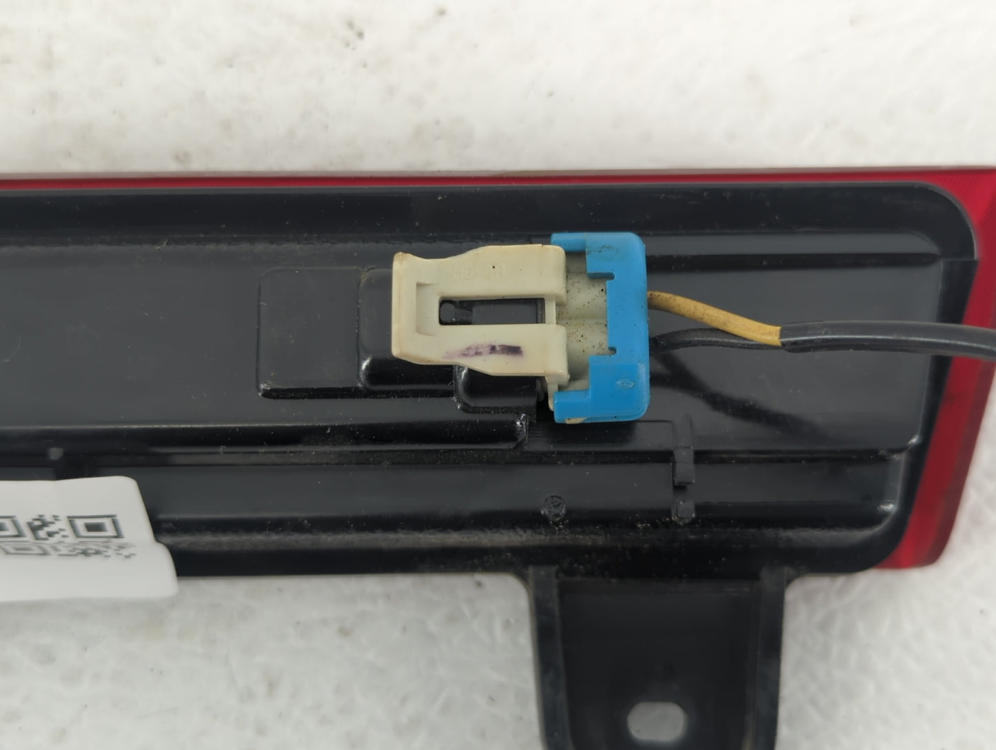 2005 Chevrolet Suburban Third Brake Light Tail Light Fits OEM Used Auto Parts - Oemusedautoparts1.com