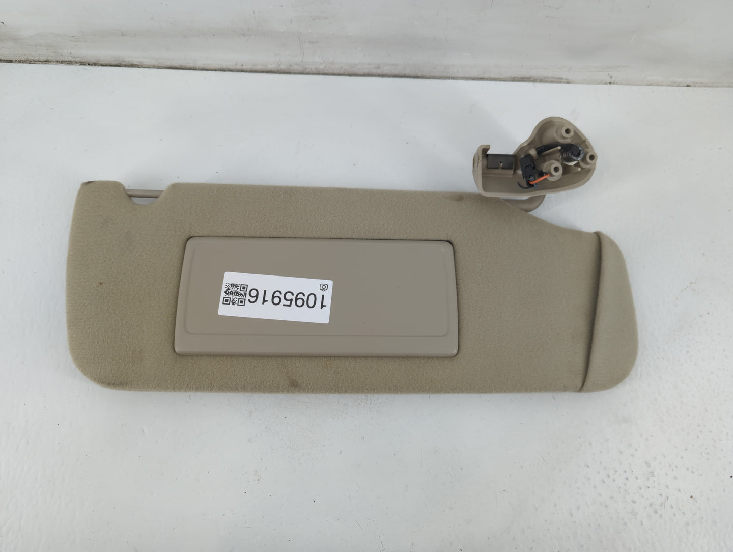 2004-2005 Chevrolet Suburban 1500 Sun Visor Shade Replacement Passenger Right Mirror Fits Fits 2004 2005 OEM Used Auto Parts