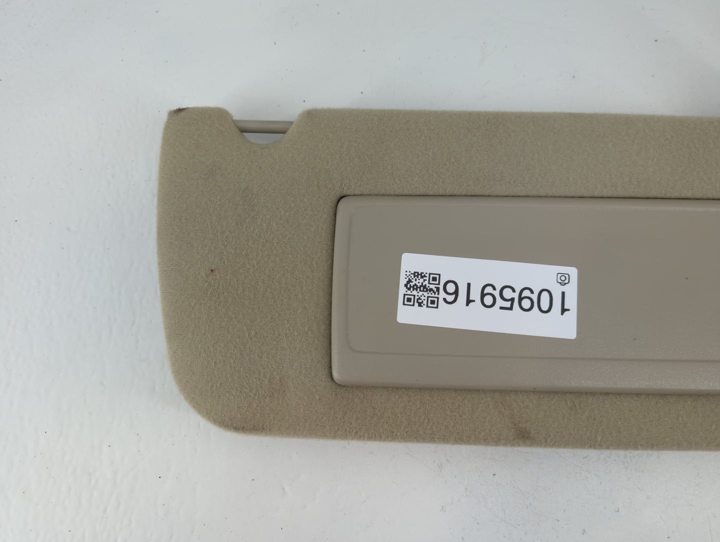 2004-2005 Chevrolet Suburban 1500 Sun Visor Shade Replacement Passenger Right Mirror Fits Fits 2004 2005 OEM Used Auto Parts