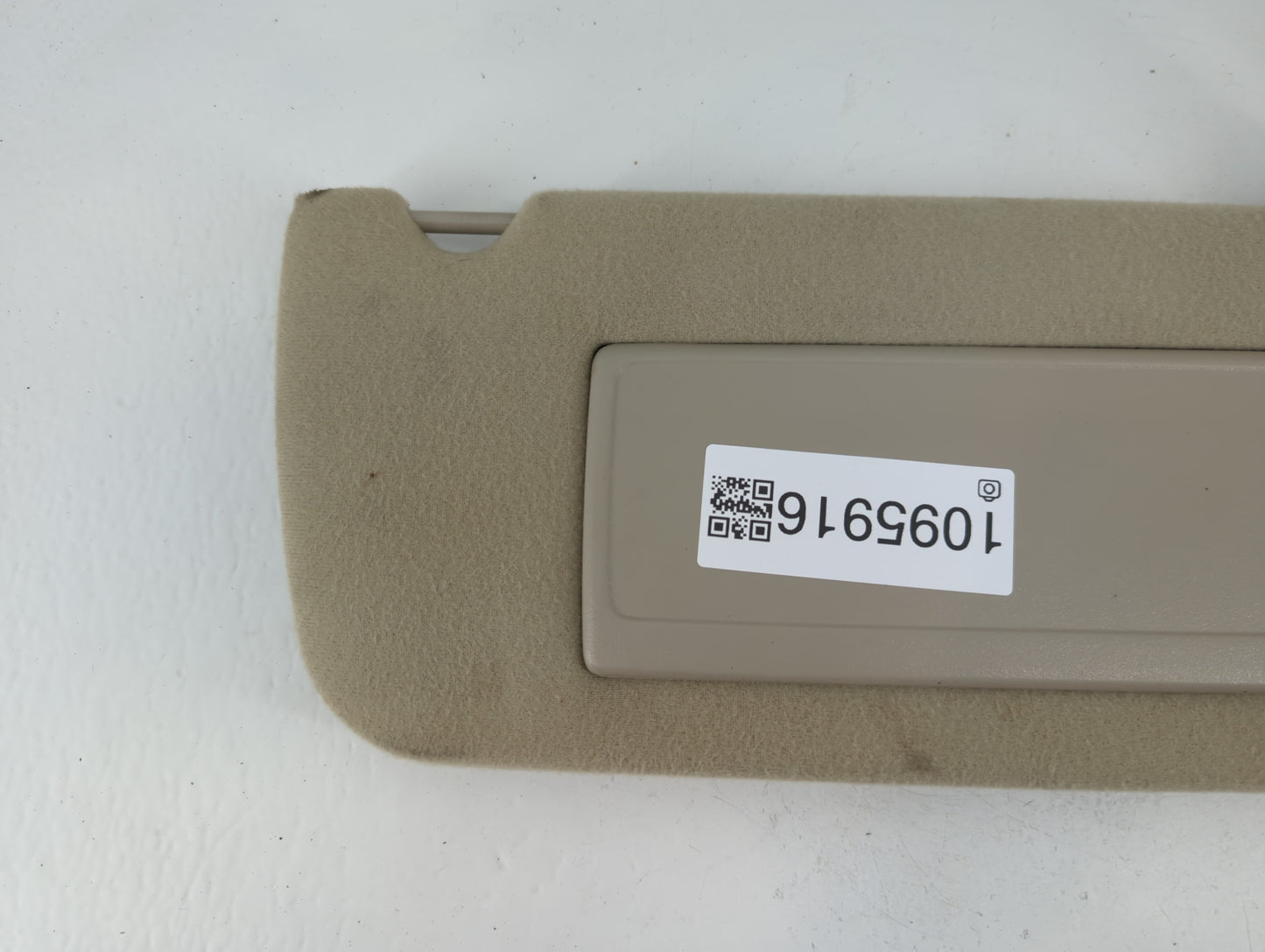 2004-2005 Chevrolet Suburban 1500 Sun Visor Shade Replacement Passenger Right Mirror Fits Fits 2004 2005 OEM Used Auto Parts