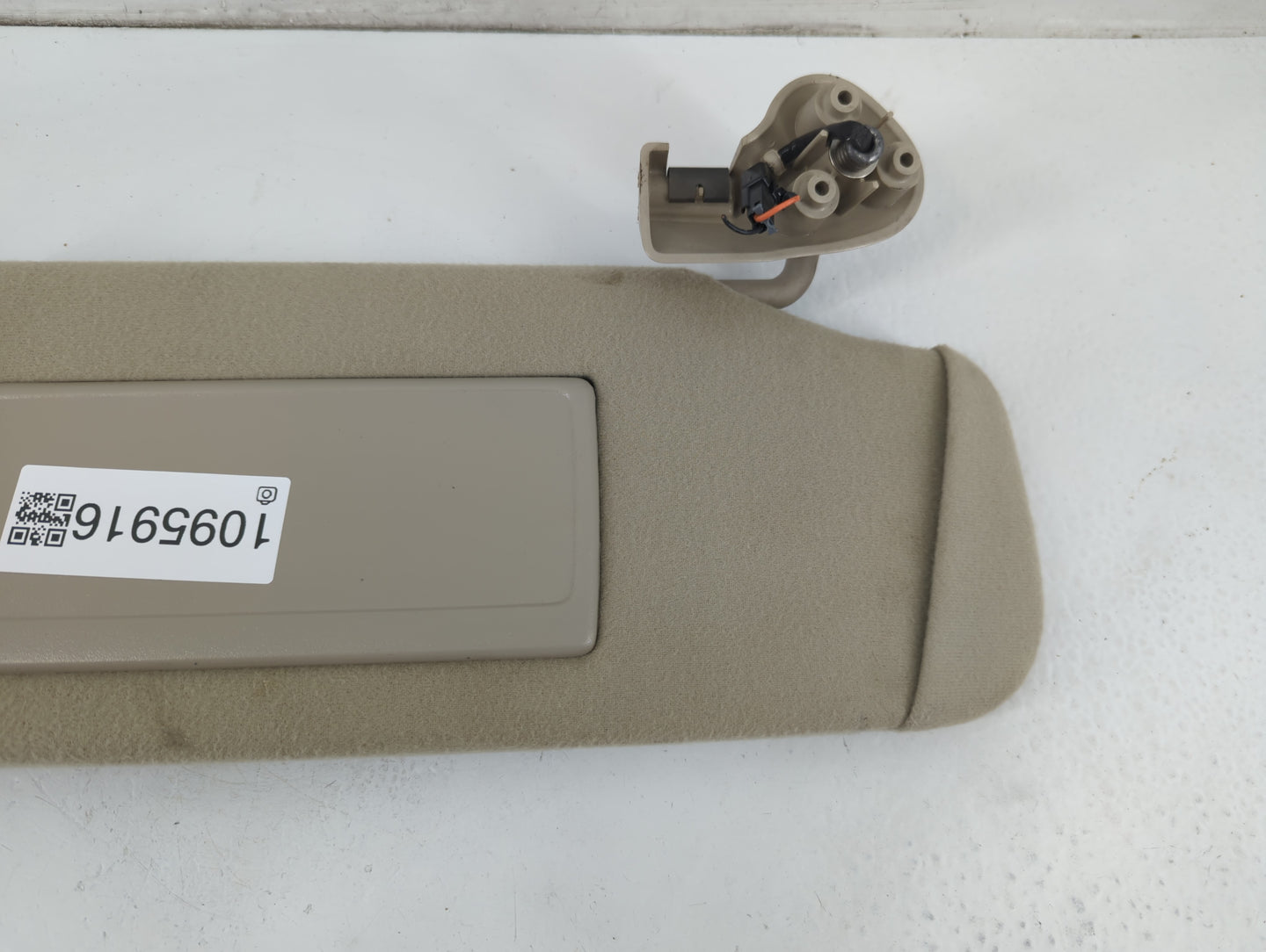 2004-2005 Chevrolet Suburban 1500 Sun Visor Shade Replacement Passenger Right Mirror Fits Fits 2004 2005 OEM Used Auto Parts