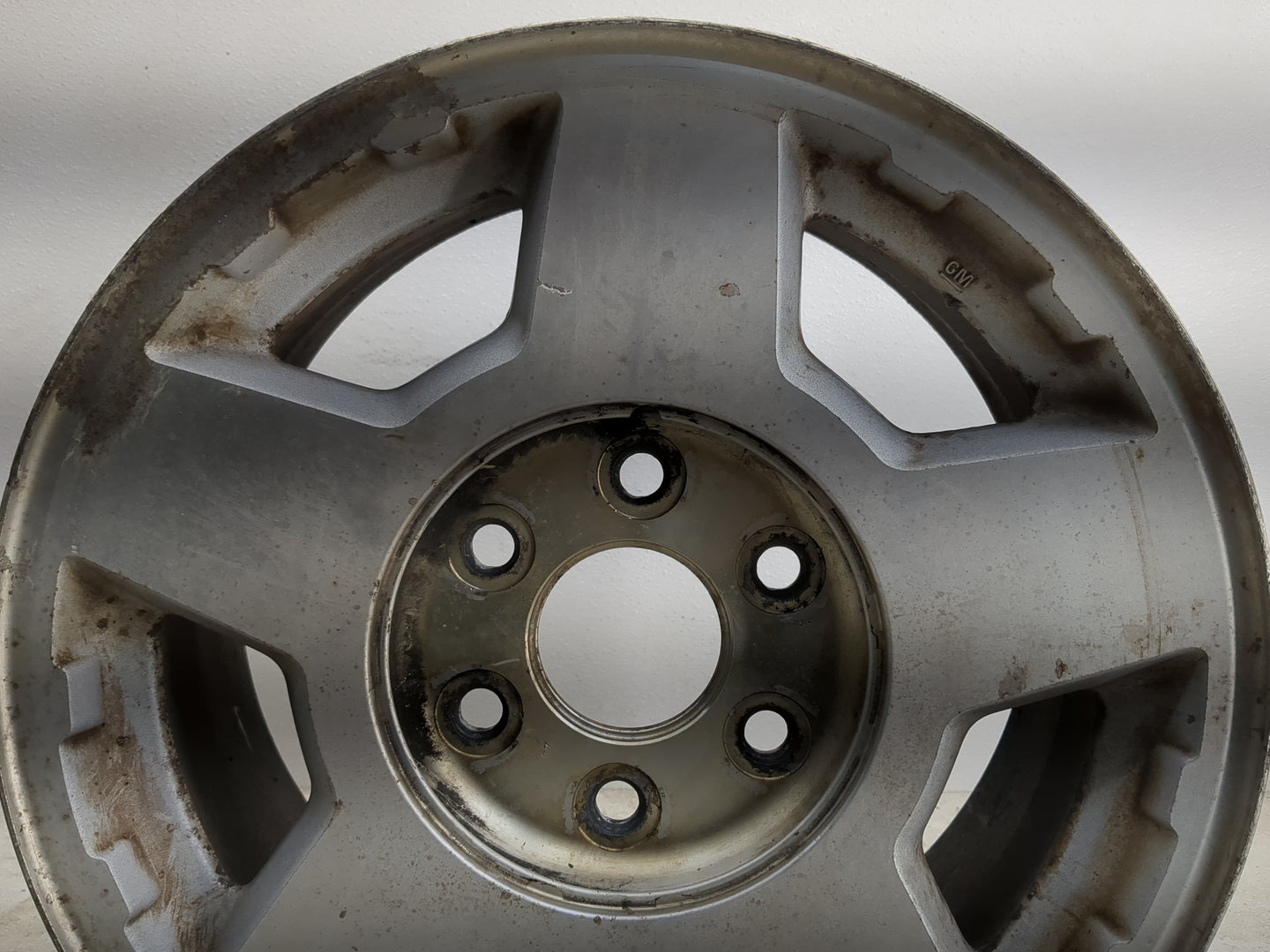 2001-2006 Chevrolet Suburban 1500 Oem Wheel Rim 1264462 - Oemusedautoparts1.com