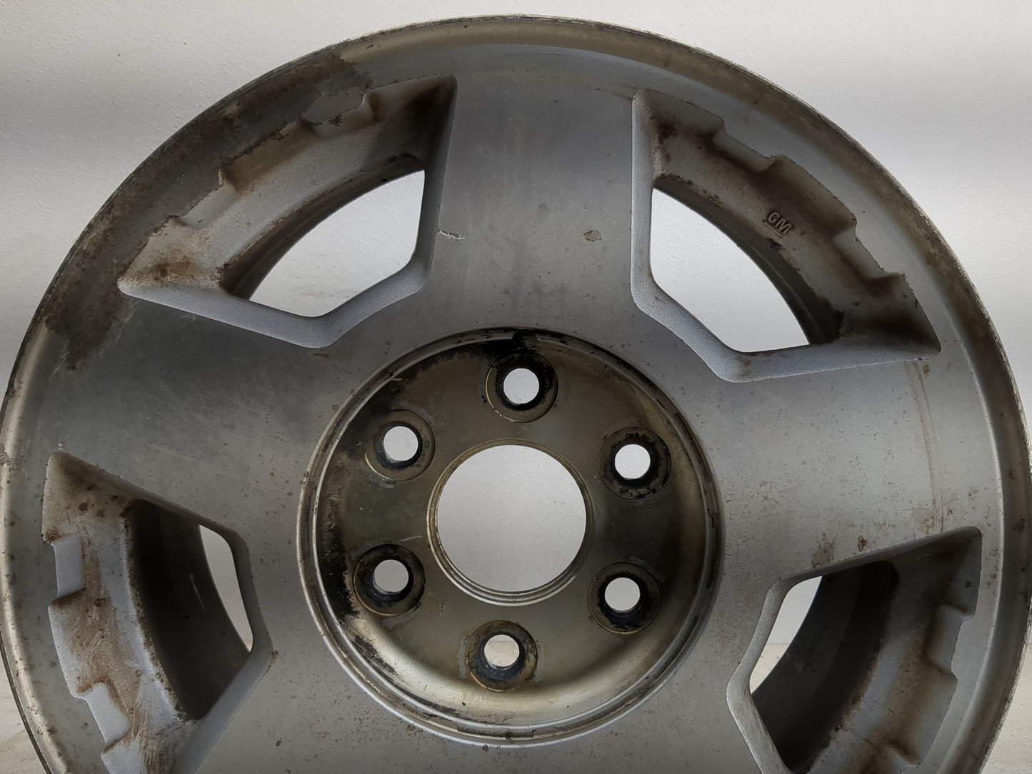 2001-2006 Chevrolet Suburban 1500 Oem Wheel Rim 1264462 - Oemusedautoparts1.com
