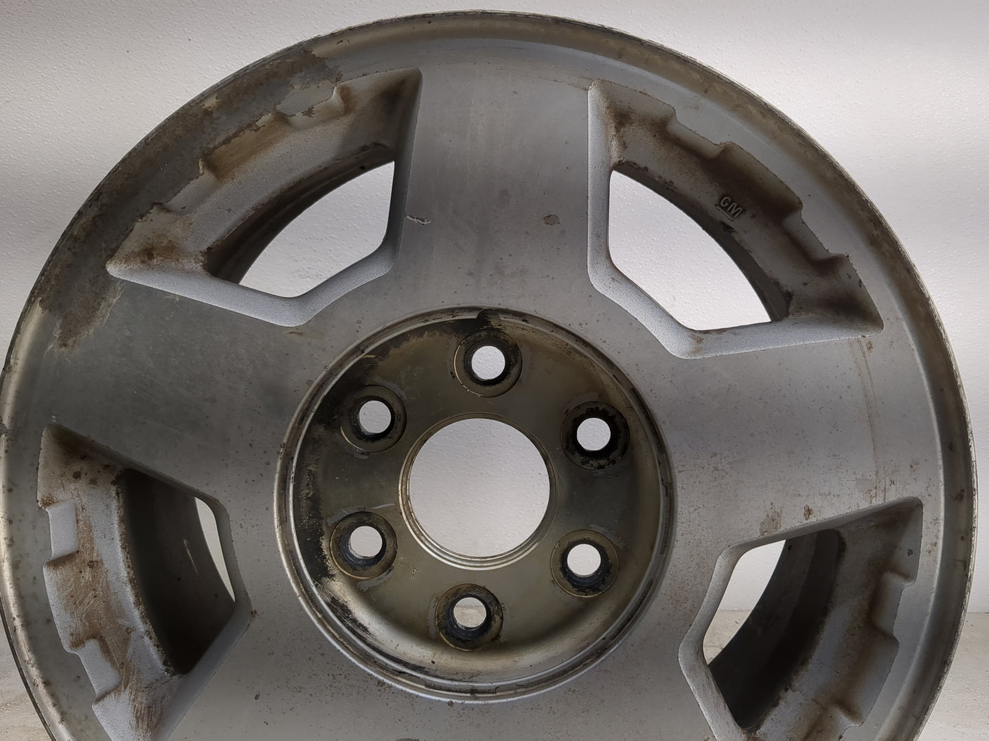 2001-2006 Chevrolet Suburban 1500 Oem Wheel Rim 1264462 - Oemusedautoparts1.com