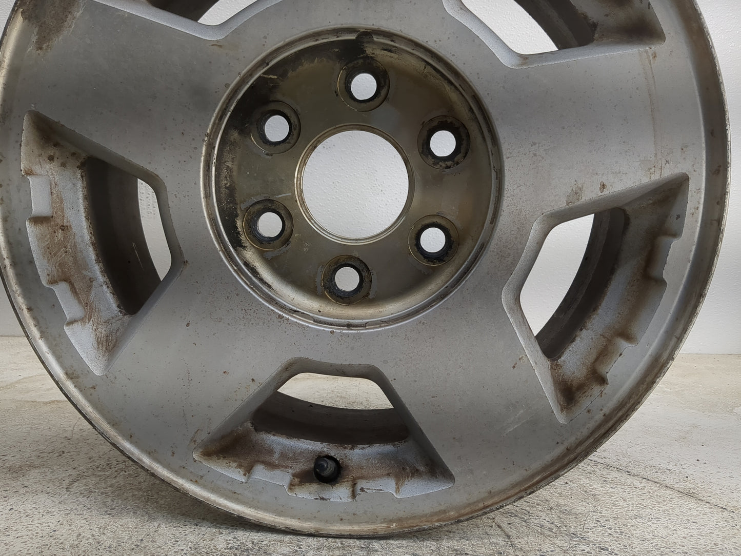 2001-2006 Chevrolet Suburban 1500 Oem Wheel Rim - Oemusedautoparts1.com