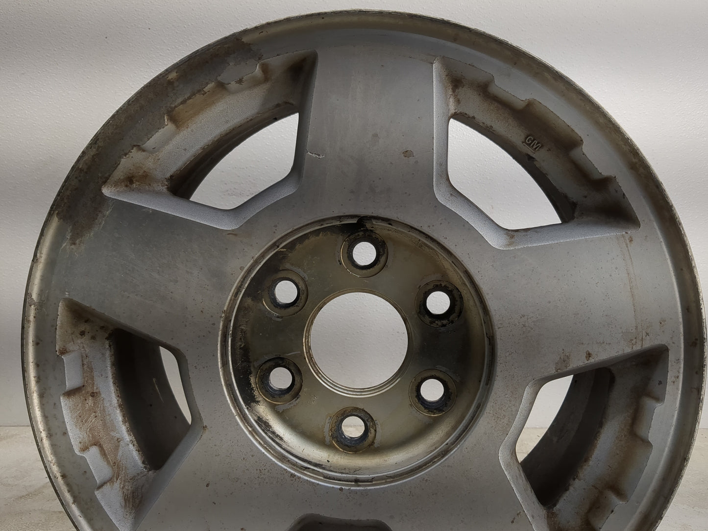 2001-2006 Chevrolet Suburban 1500 Oem Wheel Rim 1264462 - Oemusedautoparts1.com