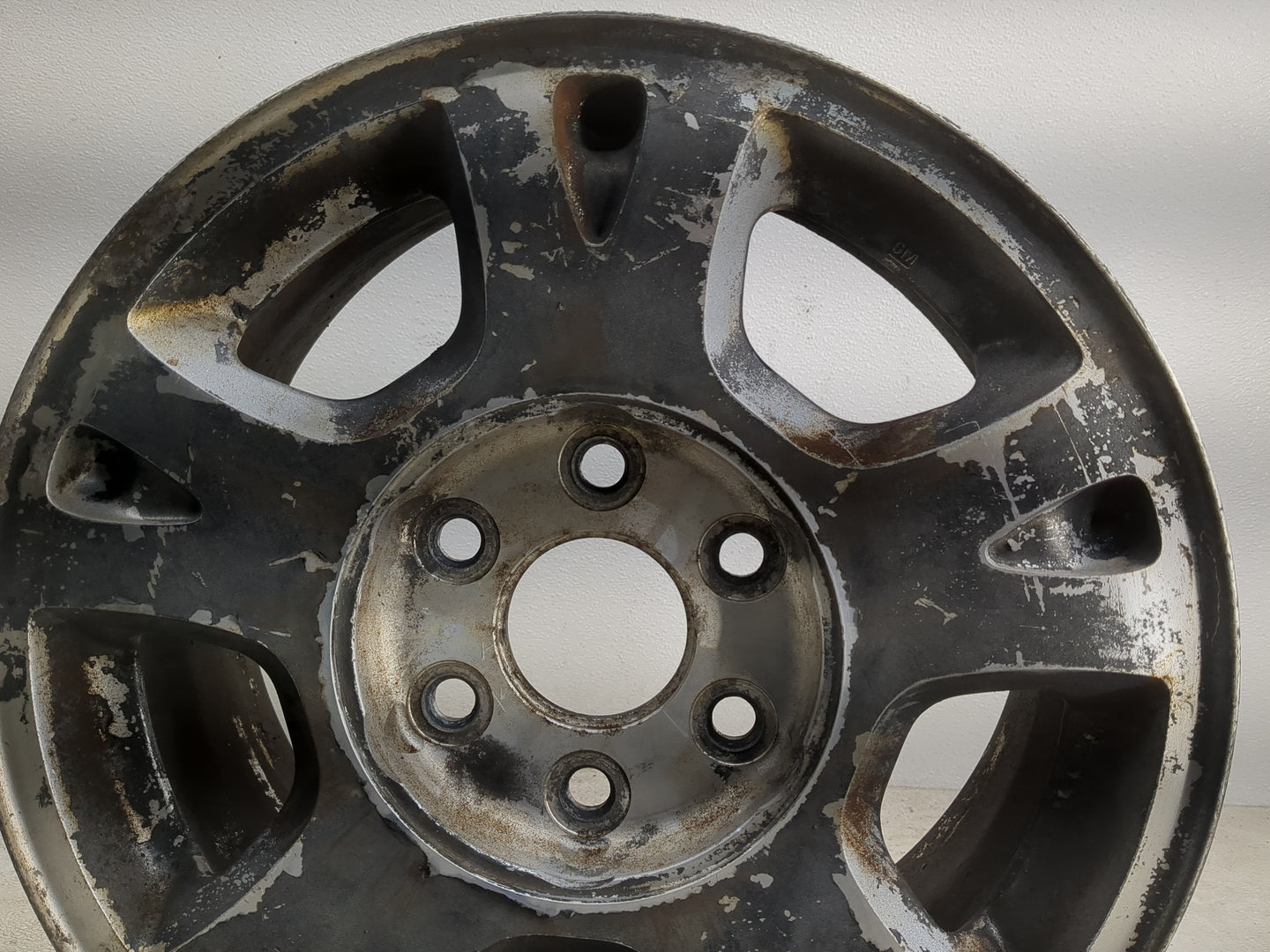 2001-2006 Chevrolet Suburban 1500 Oem Wheel Rim Black - Oemusedautoparts1.com