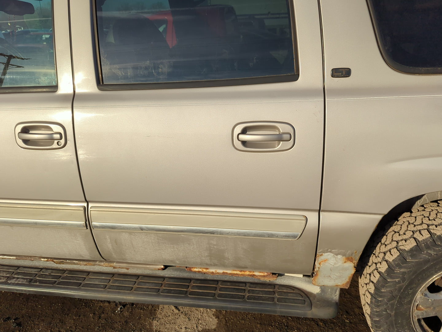 2000-2006 Chevrolet Suburban 1500 Driver Rear Door Oem - Oemusedautoparts1.com