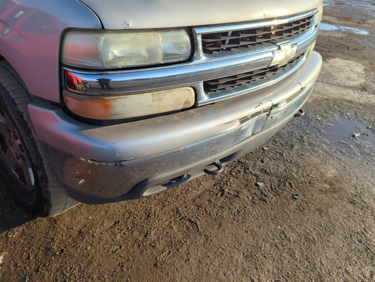 2000-2006 Chevrolet Suburban 1500 Front Bumper - Oem 1267734 - Oemusedautoparts1.com