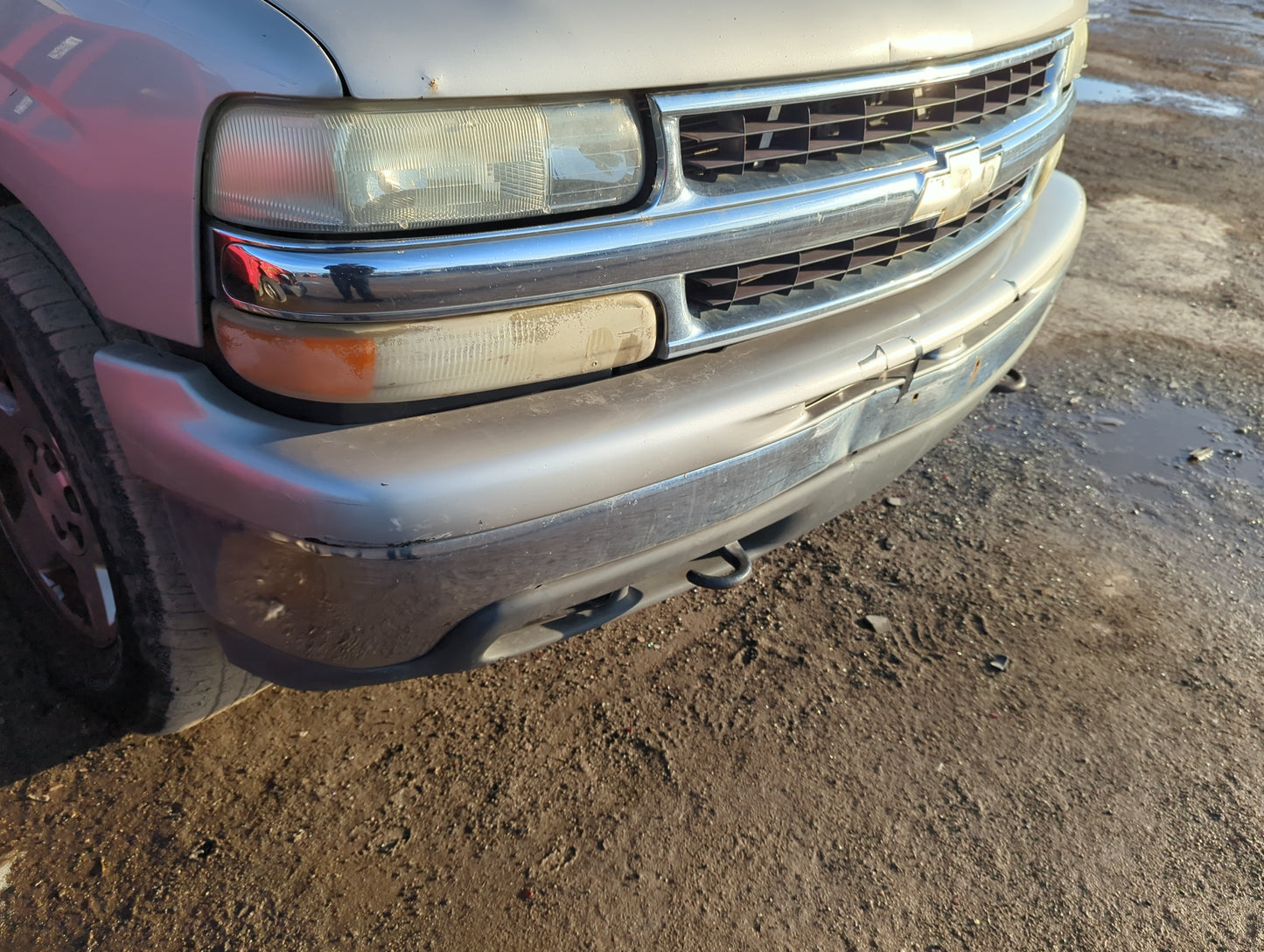 2000-2006 Chevrolet Suburban 1500 Front Bumper - Oem 1267734 - Oemusedautoparts1.com