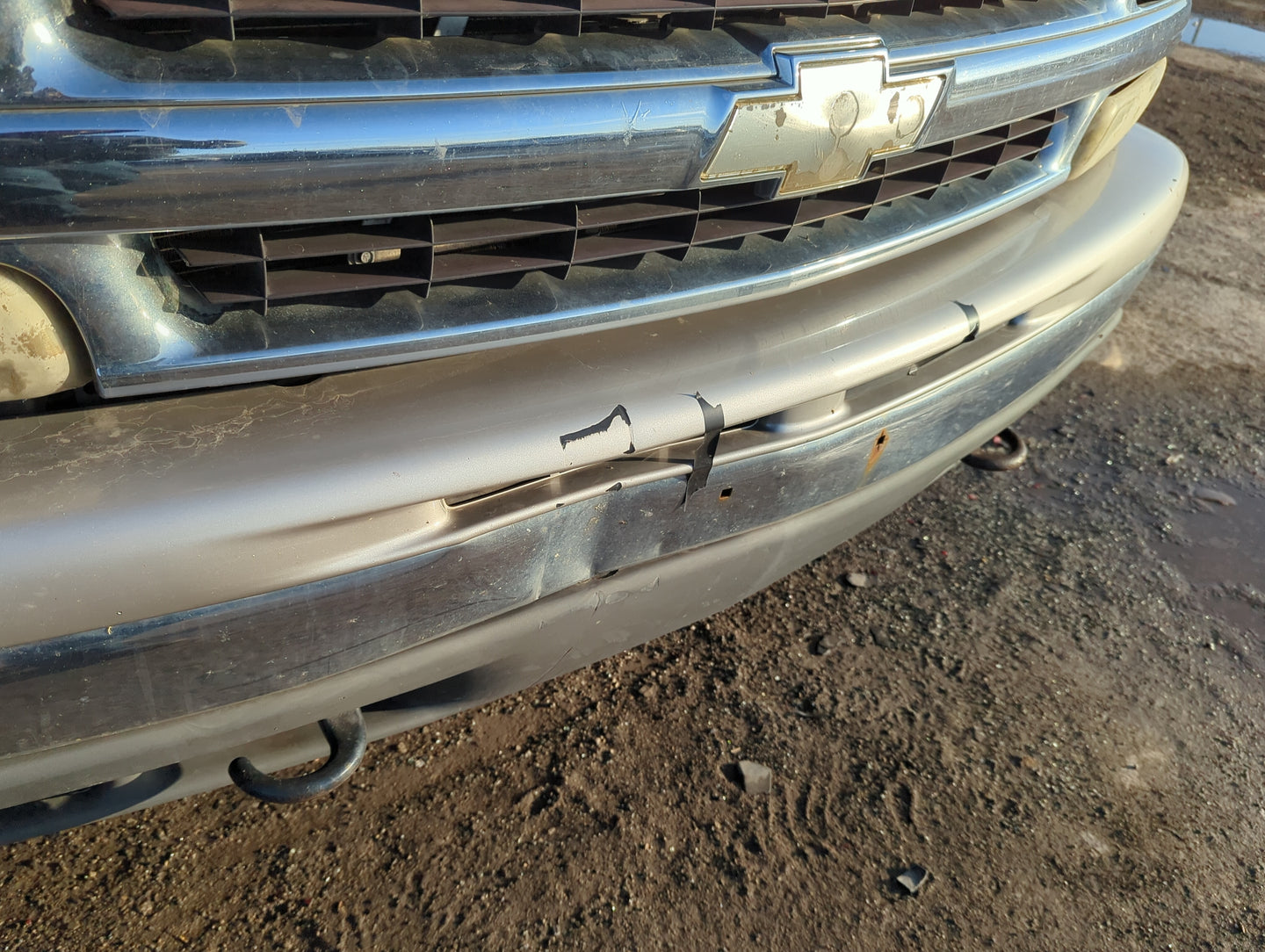 2000-2006 Chevrolet Suburban 1500 Front Bumper - Oem 1267734 - Oemusedautoparts1.com